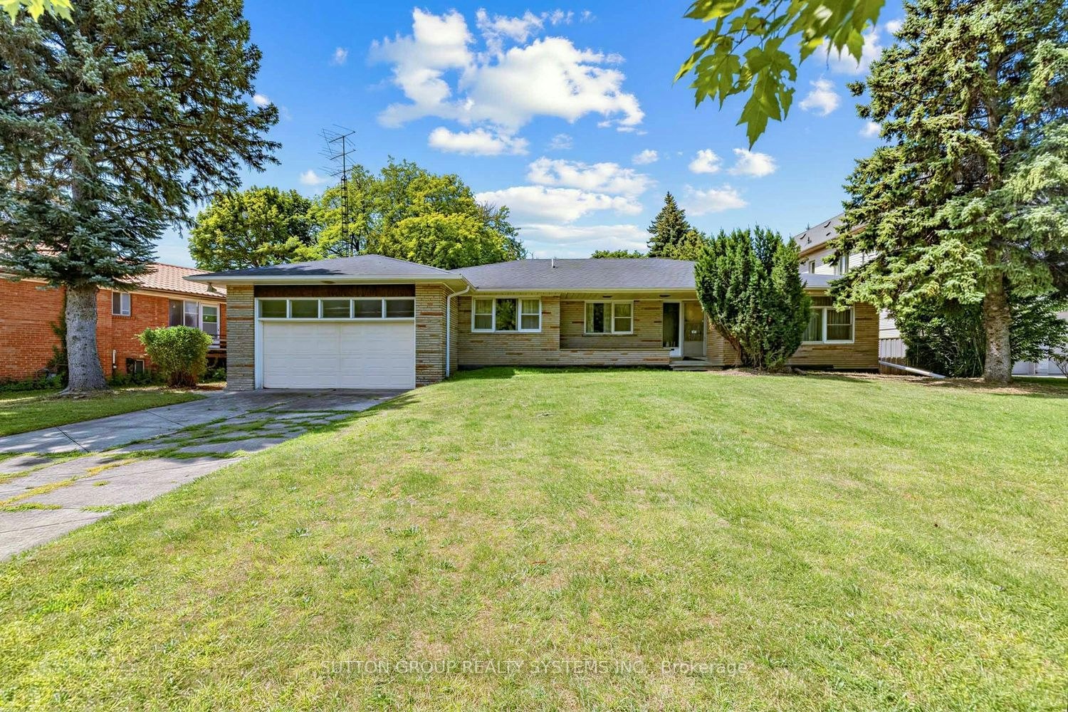 4 Banbury Road, Toronto, ON, M3B 2L3