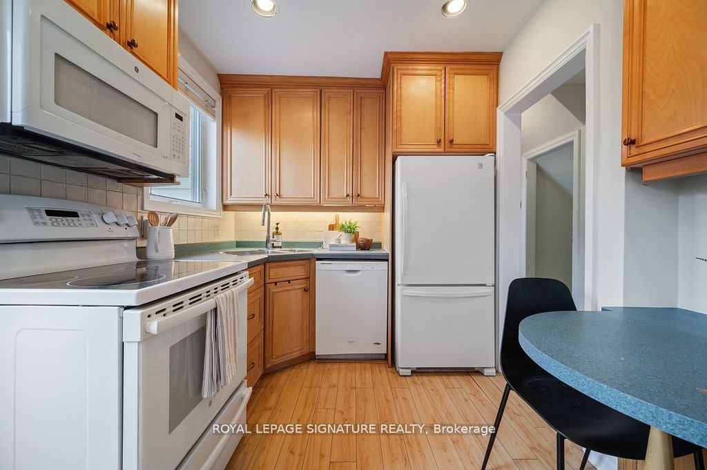 124 Homewood Avenue, Toronto, ON, M2M 1K3 - 10