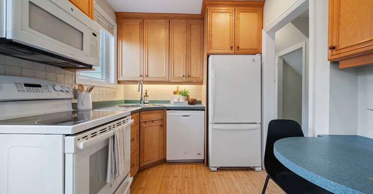 124 Homewood Avenue, Toronto, ON, M2M 1K3 - 10