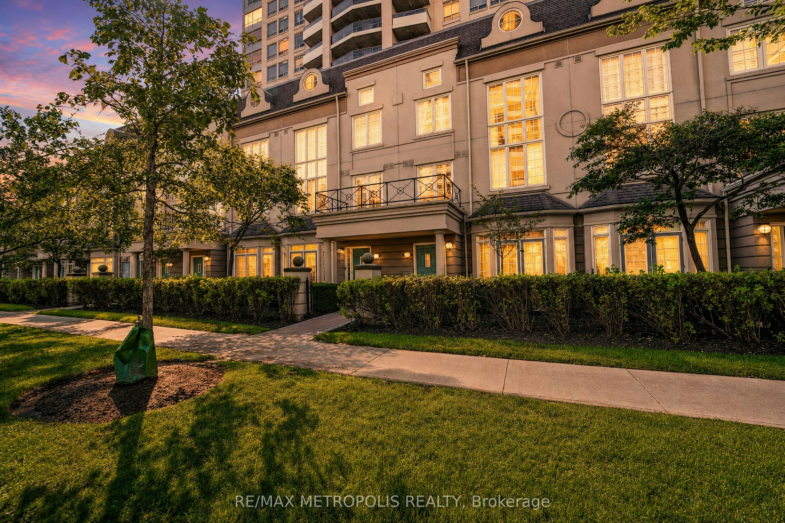 Th13-3 Rean Drive, Toronto, ON, M2K 3C2 - 3