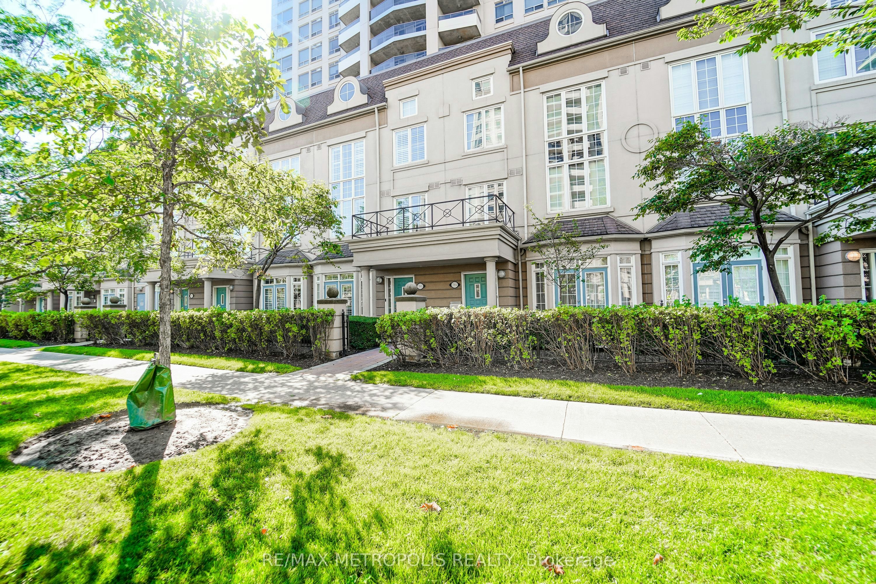 Th13-3 Rean Drive, Toronto, ON, M2K 3C2 - 2