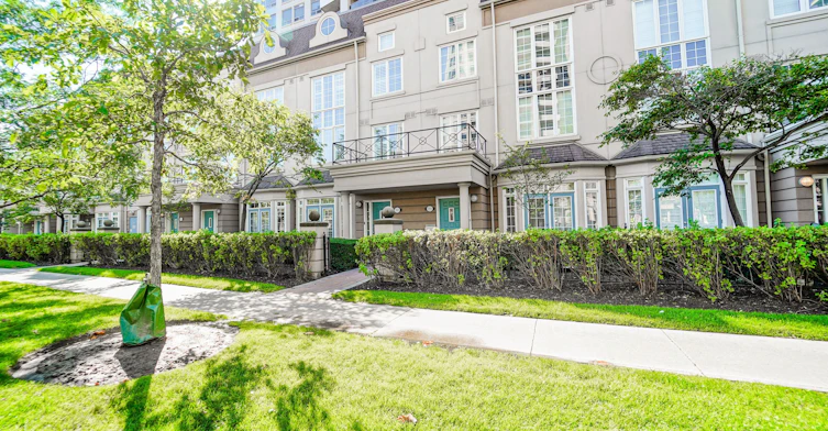 Th13-3 Rean Drive, Toronto, ON, M2K 3C2 - 2