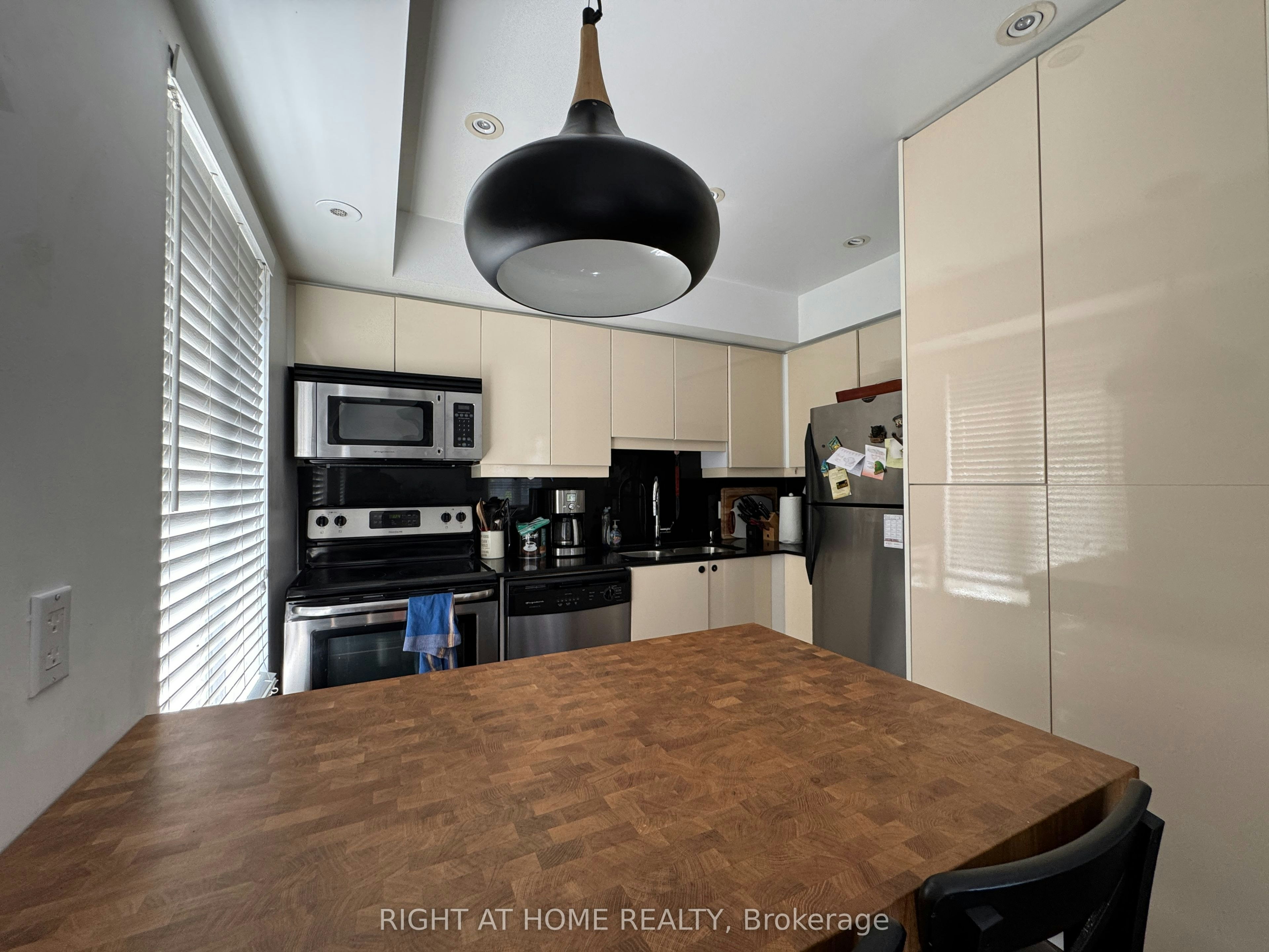 425-34 Western Battery Road, Toronto, ON, M6K 3N9 - 5