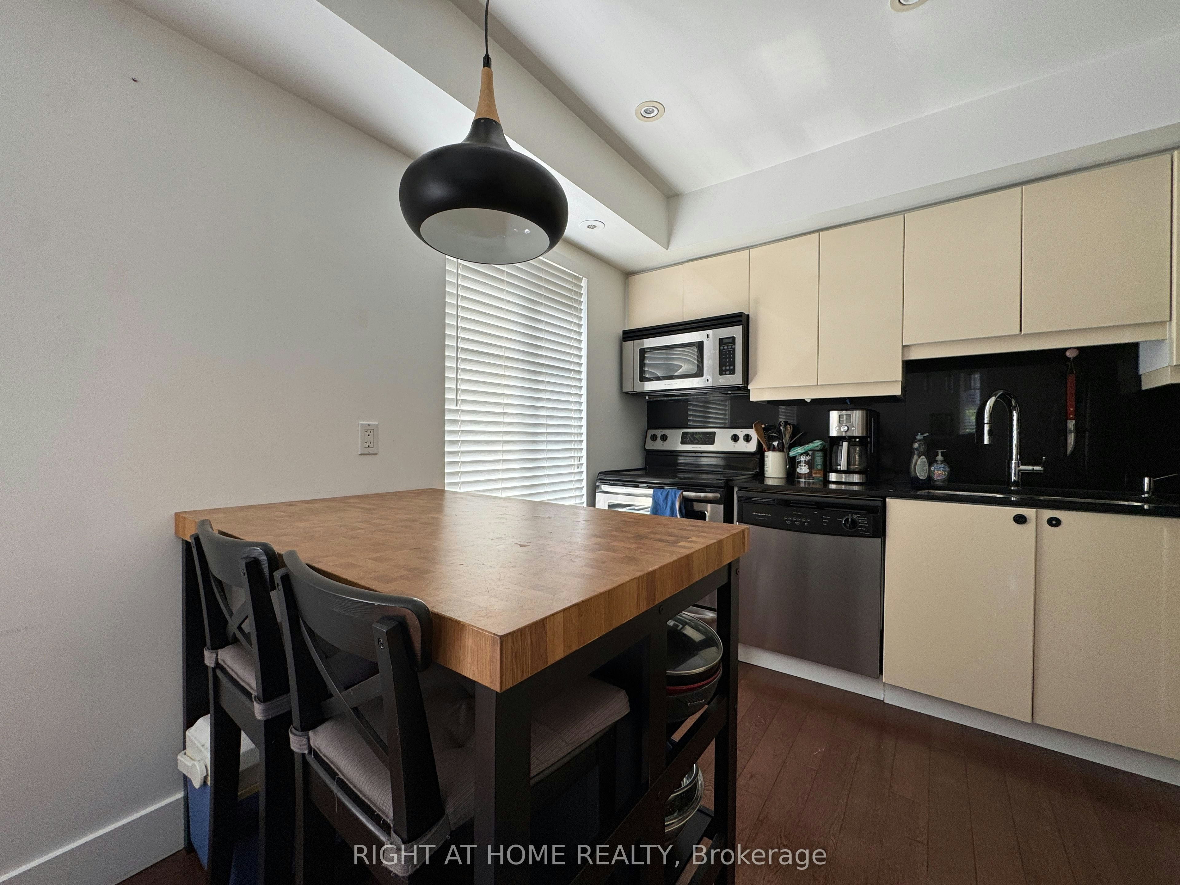 425-34 Western Battery Road, Toronto, ON, M6K 3N9 - 4