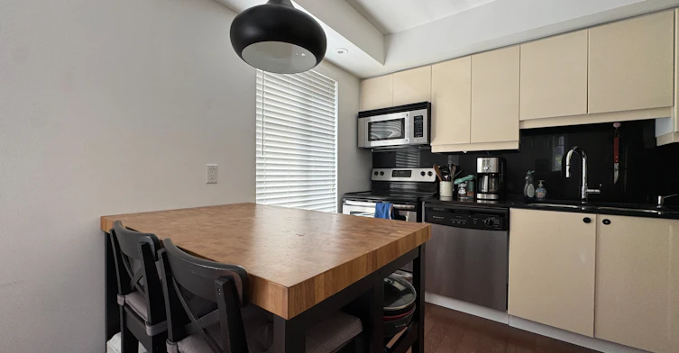 425-34 Western Battery Road, Toronto, ON, M6K 3N9 - 4