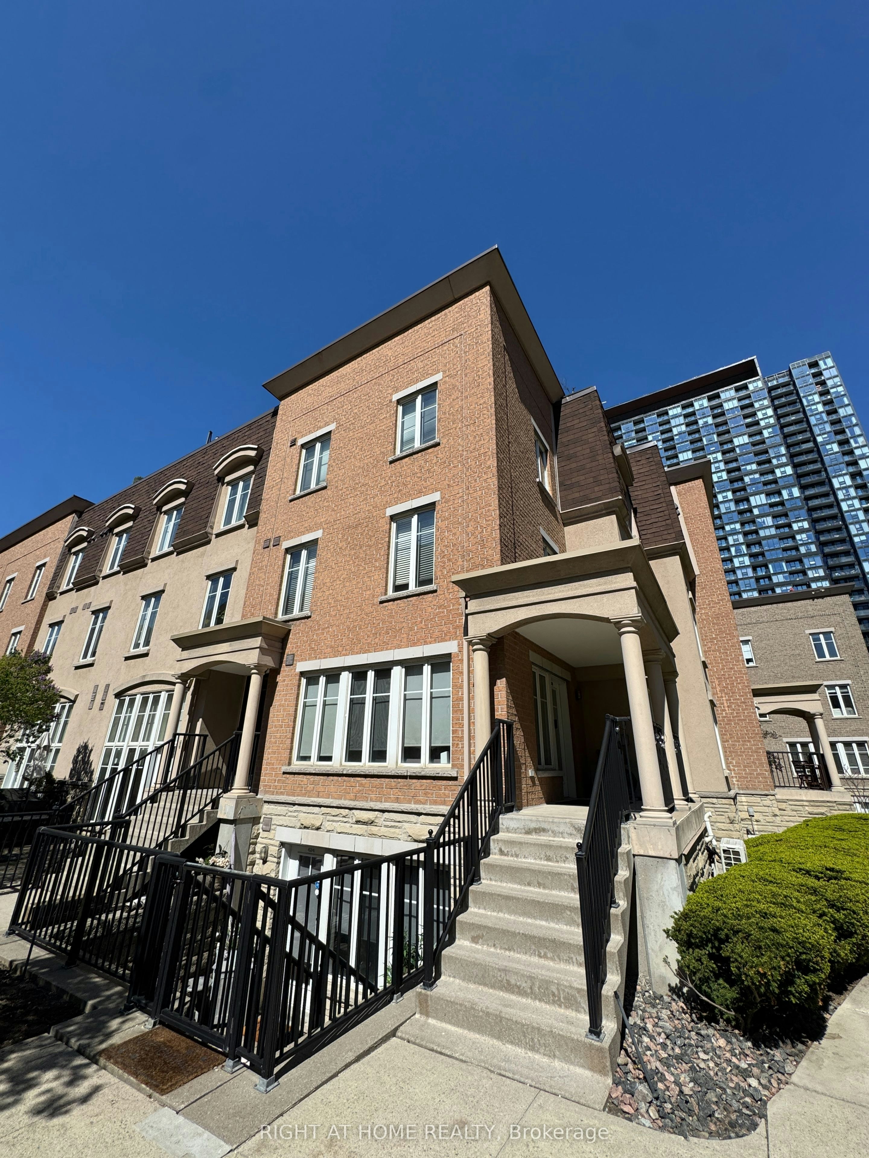 425-34 Western Battery Road, Toronto, ON, M6K 3N9