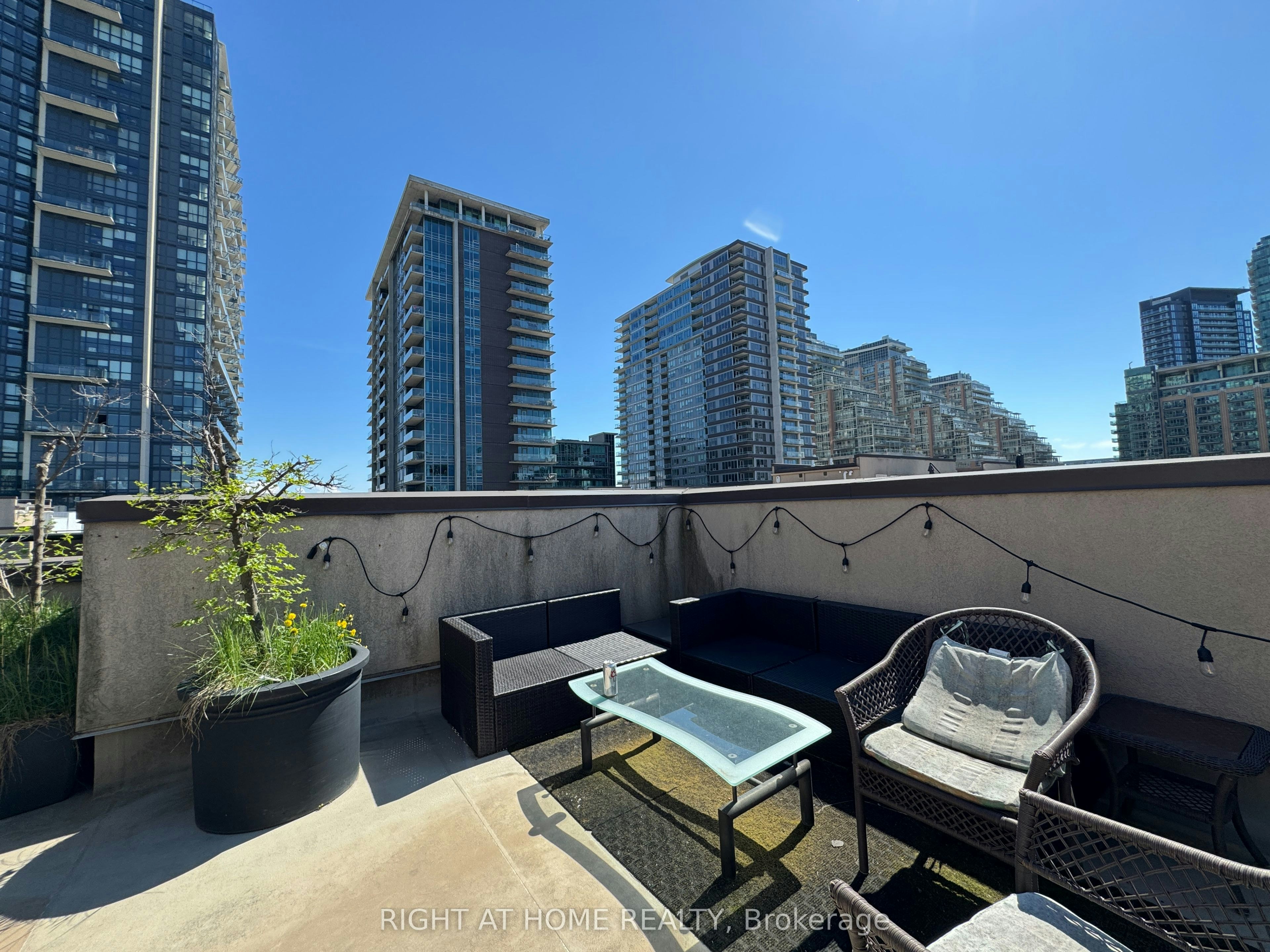 425-34 Western Battery Road, Toronto, ON, M6K 3N9 - 3