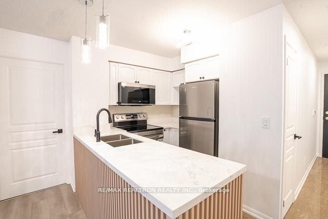 808-18 Yonge Street, Toronto, ON, M5E 1Z8 - 11