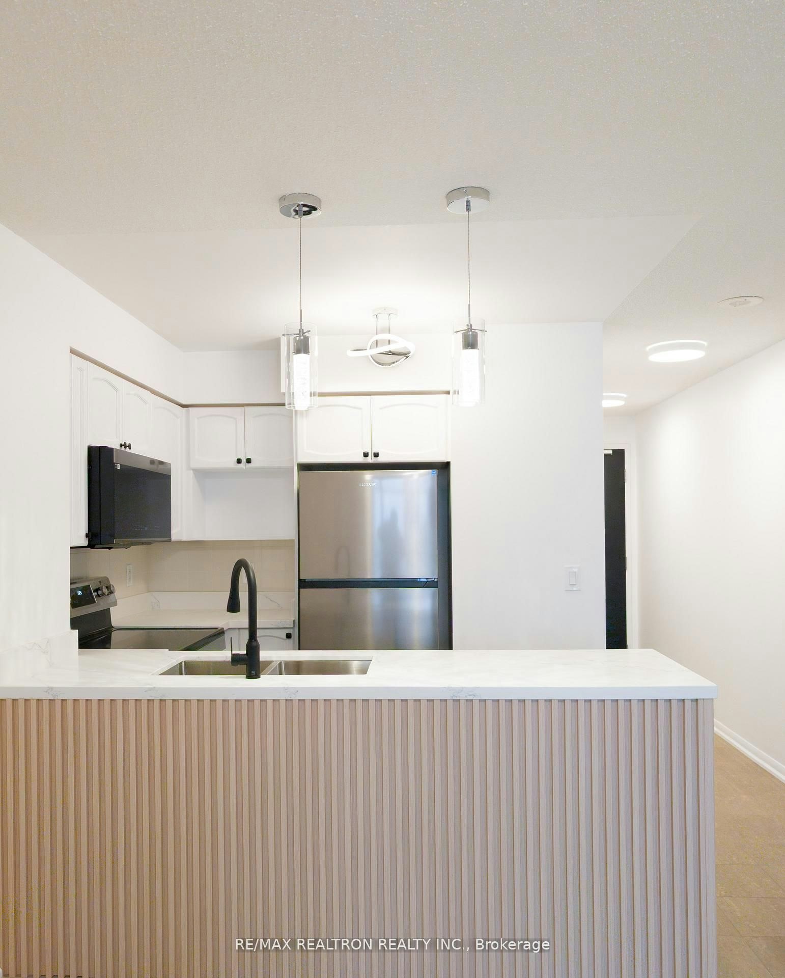 808-18 Yonge Street, Toronto, ON, M5E 1Z8 - 14