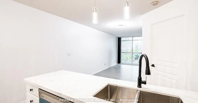 808-18 Yonge Street, Toronto, ON, M5E 1Z8 - 9