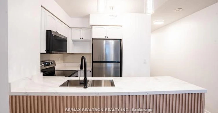 808-18 Yonge Street, Toronto, ON, M5E 1Z8 - 12