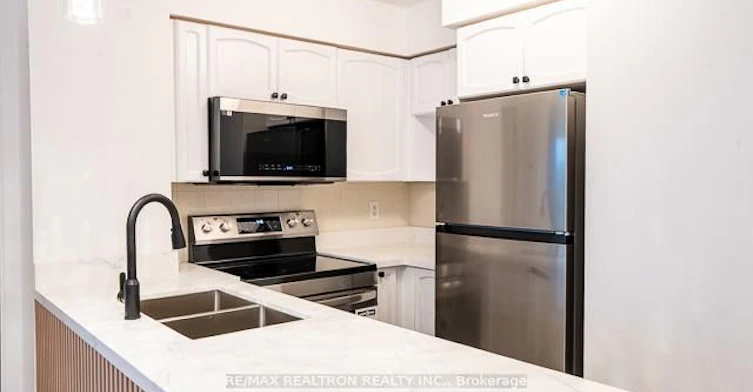 808-18 Yonge Street, Toronto, ON, M5E 1Z8 - 10