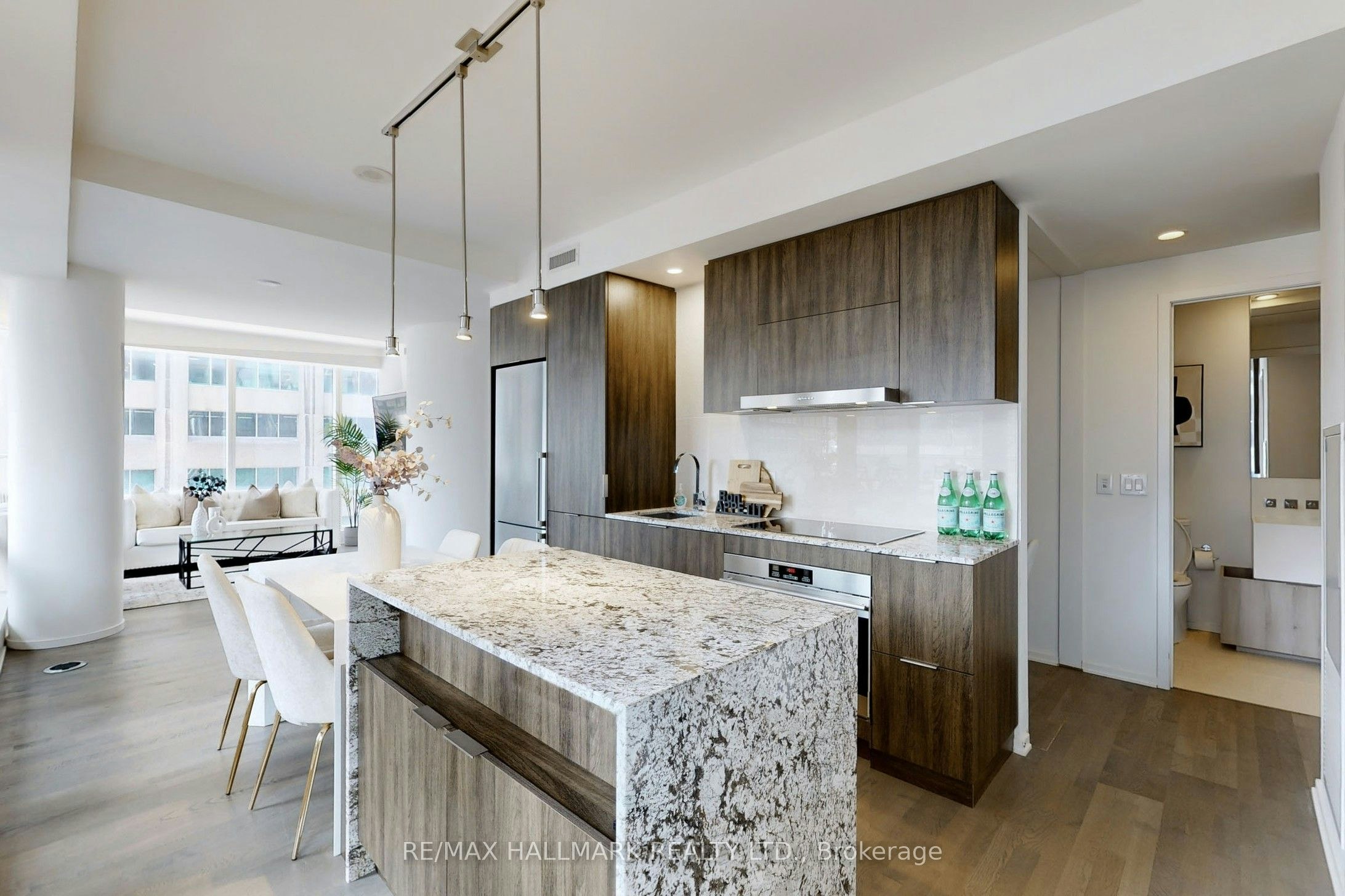 520-1 Bloor Street E, Toronto, ON, M4W 0A8