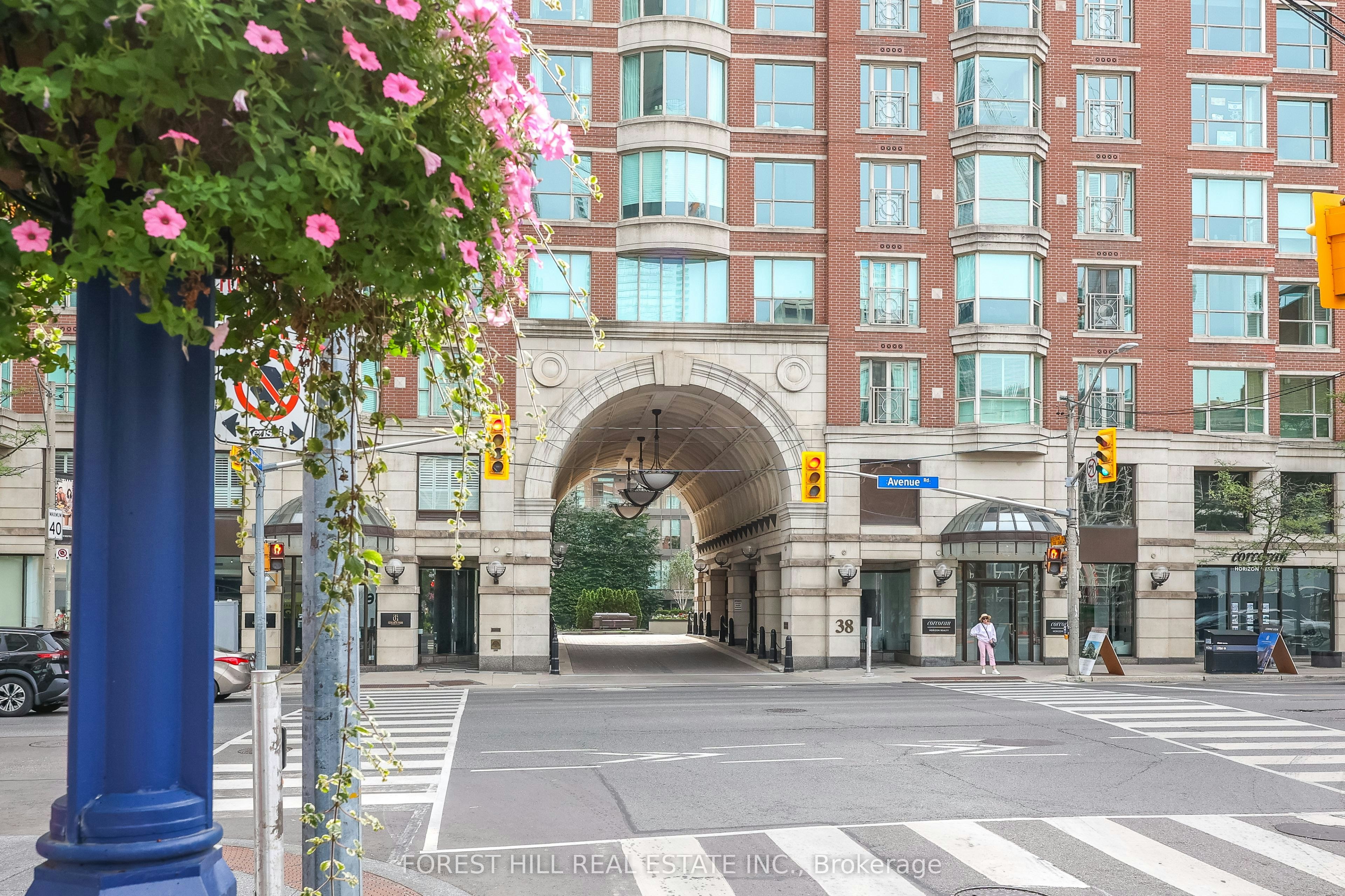 305-38 Avenue Road, Toronto, ON, M5R 2G2