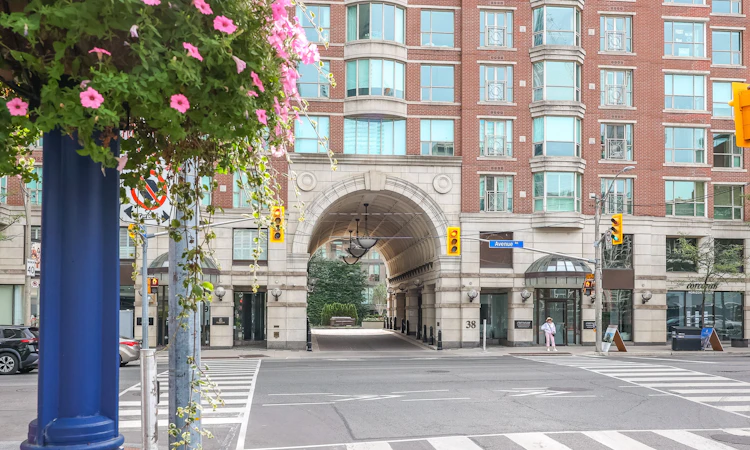 305-38 Avenue Road