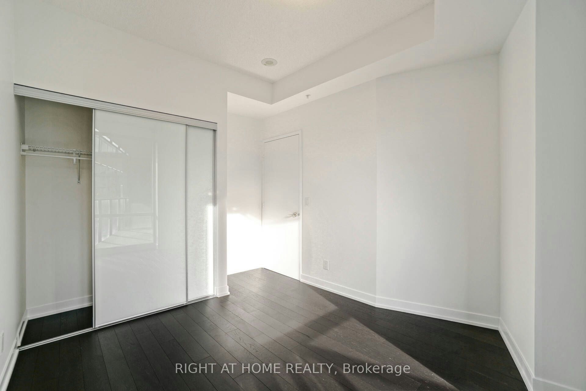 N821-120 Bayview Avenue, Toronto, ON, M5A 0G4 - 17