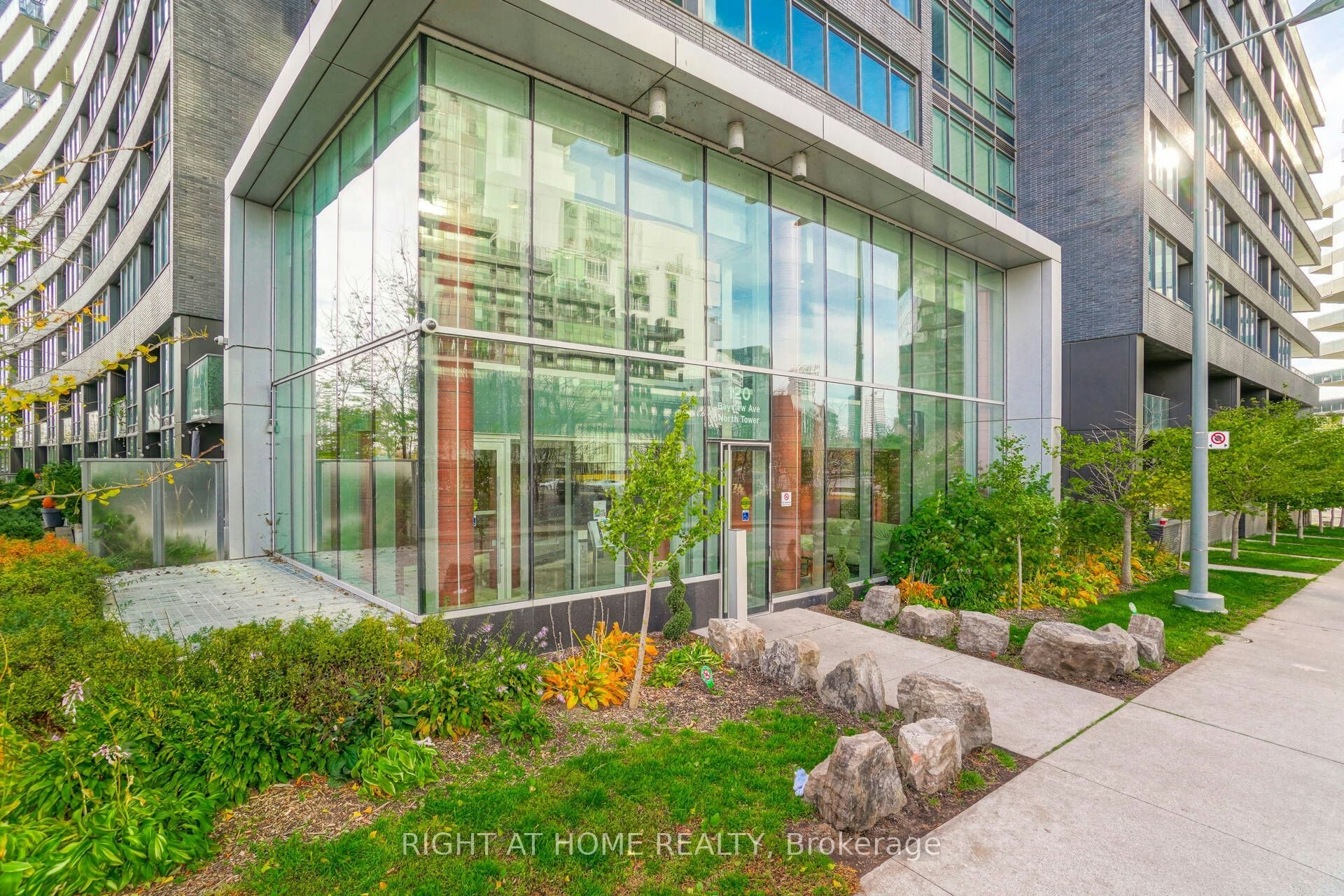 N821-120 Bayview Avenue, Toronto, ON, M5A 0G4 - 2