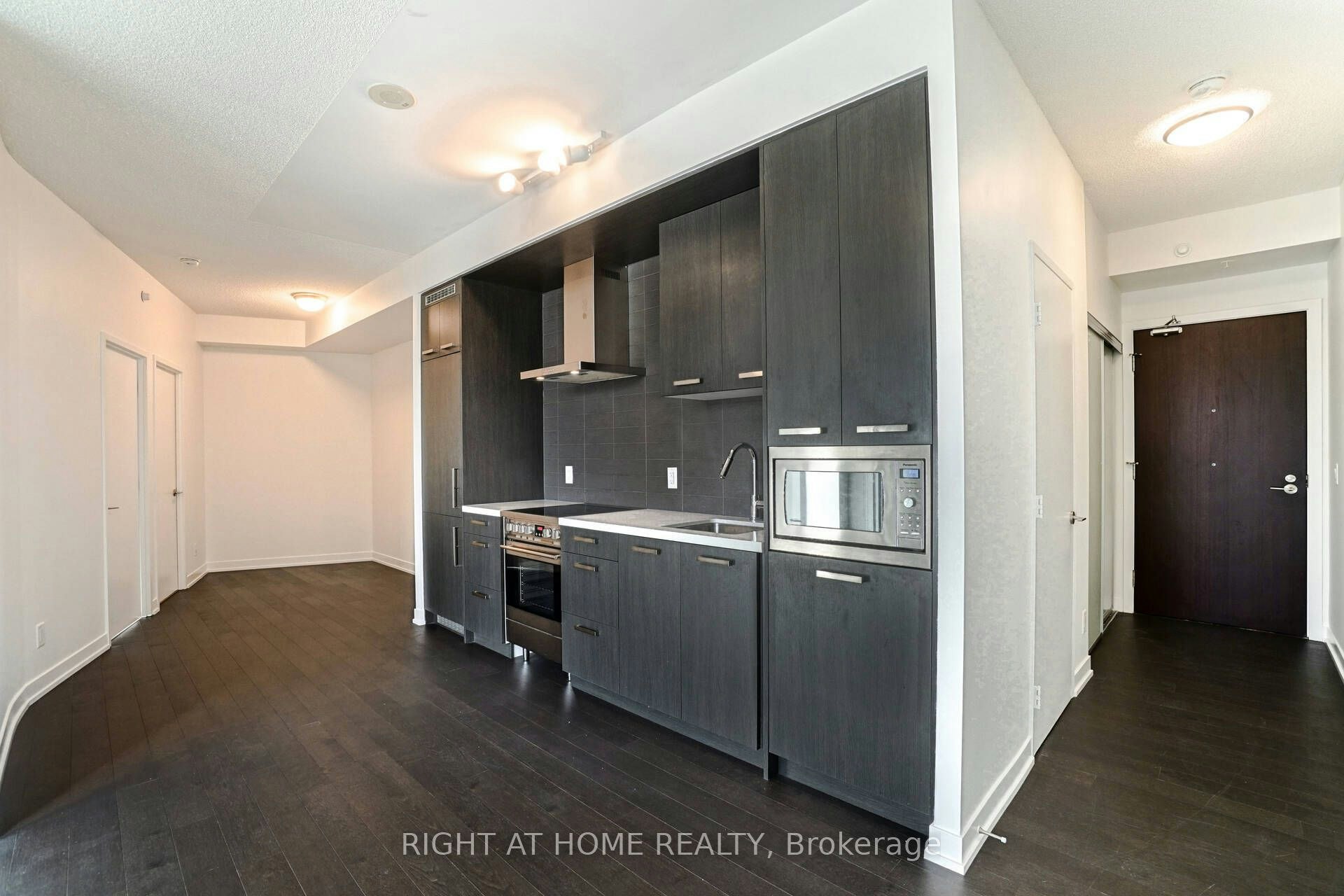 N821-120 Bayview Avenue, Toronto, ON, M5A 0G4 - 8