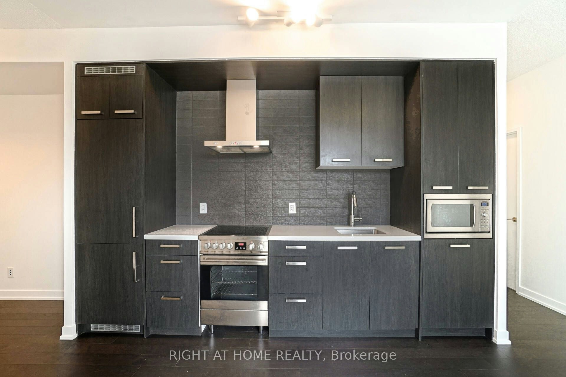 N821-120 Bayview Avenue, Toronto, ON, M5A 0G4 - 6