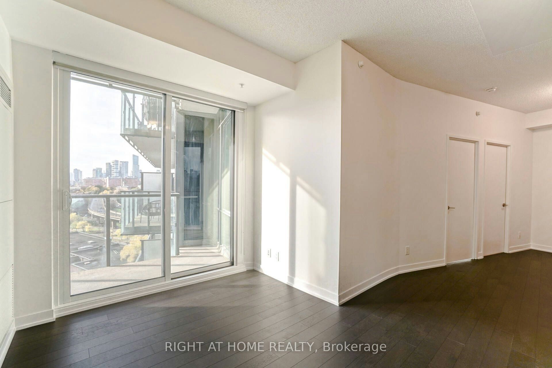 N821-120 Bayview Avenue, Toronto, ON, M5A 0G4 - 9
