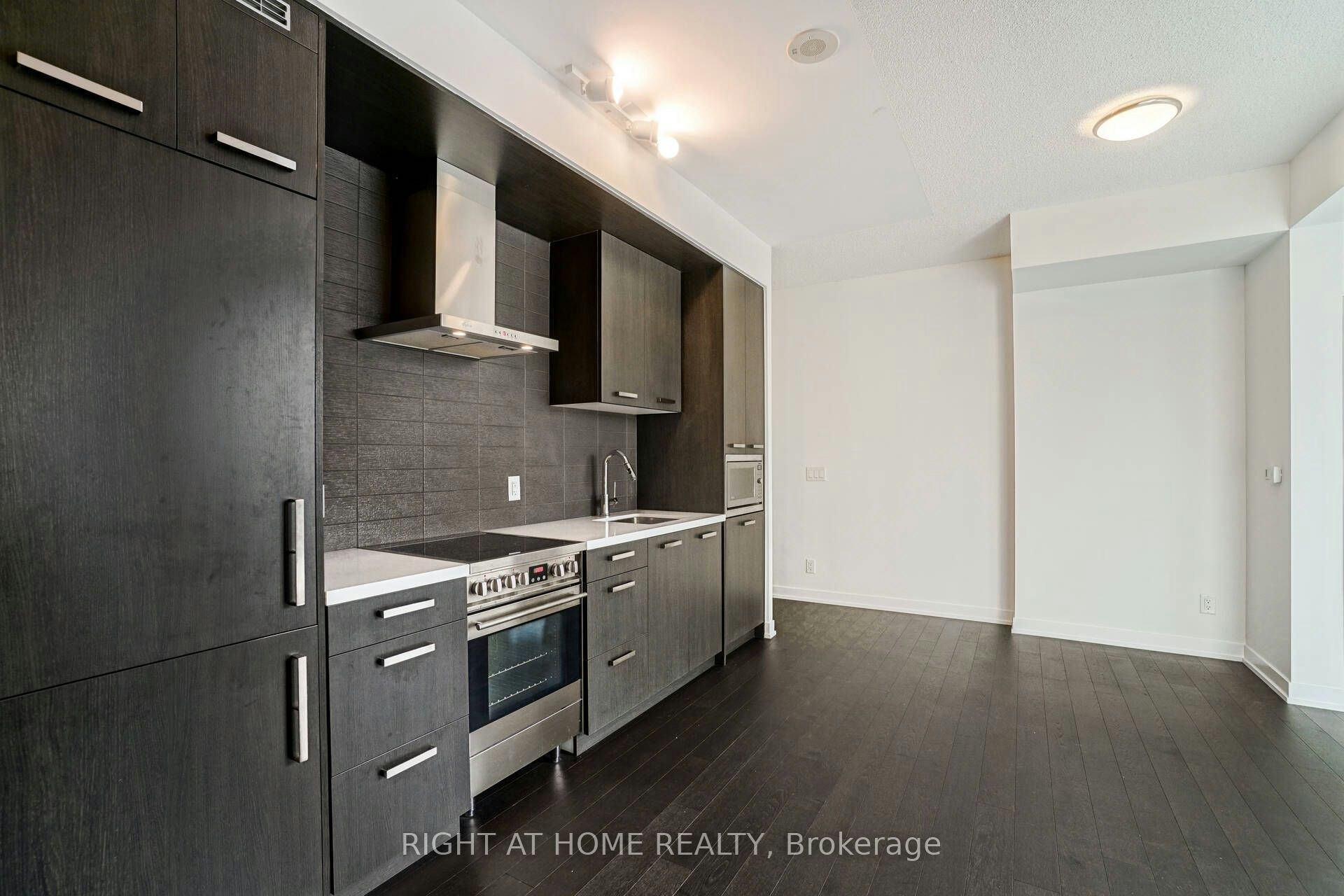 N821-120 Bayview Avenue, Toronto, ON, M5A 0G4 - 7
