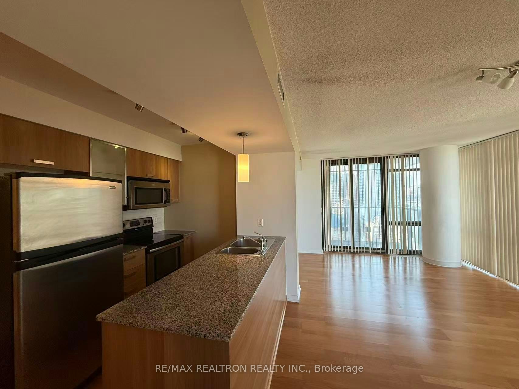 2002-37 Grosvenor Street, Toronto, ON, M4Y 3G5 - 2