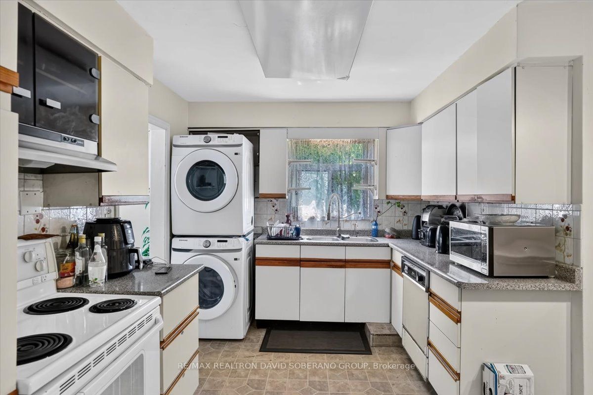 19 Wigan Crescent, Toronto, ON, M3H 3A3 - 6