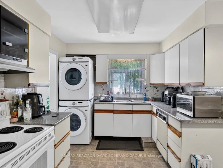 19 Wigan Crescent, Toronto, ON, M3H 3A3 - 6