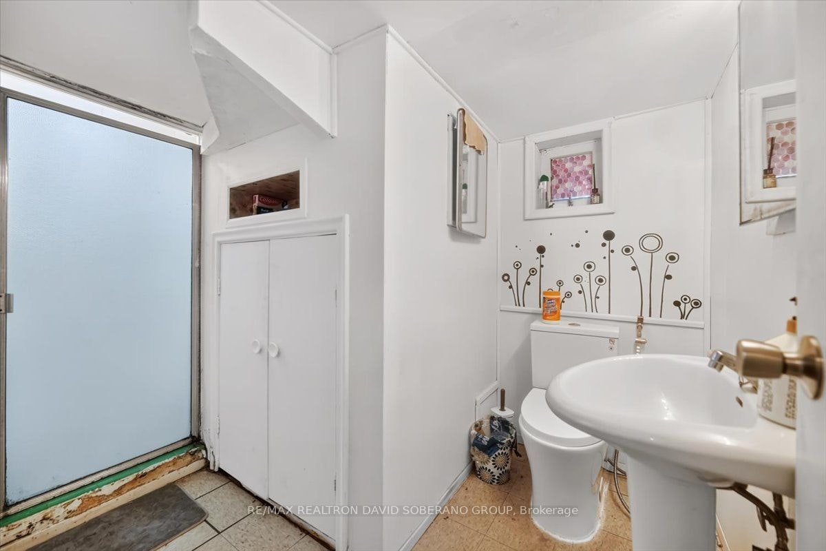 19 Wigan Crescent, Toronto, ON, M3H 3A3 - 15