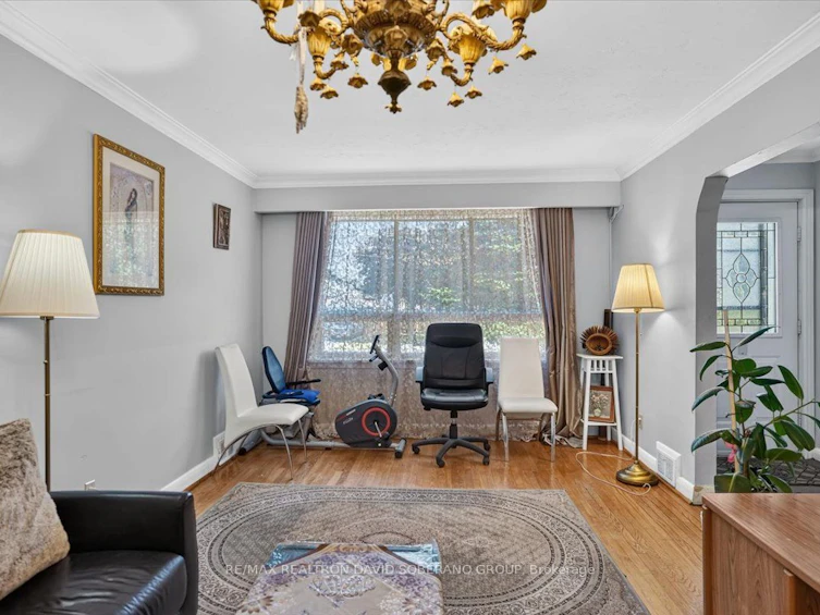 19 Wigan Crescent, Toronto, ON, M3H 3A3 - 4