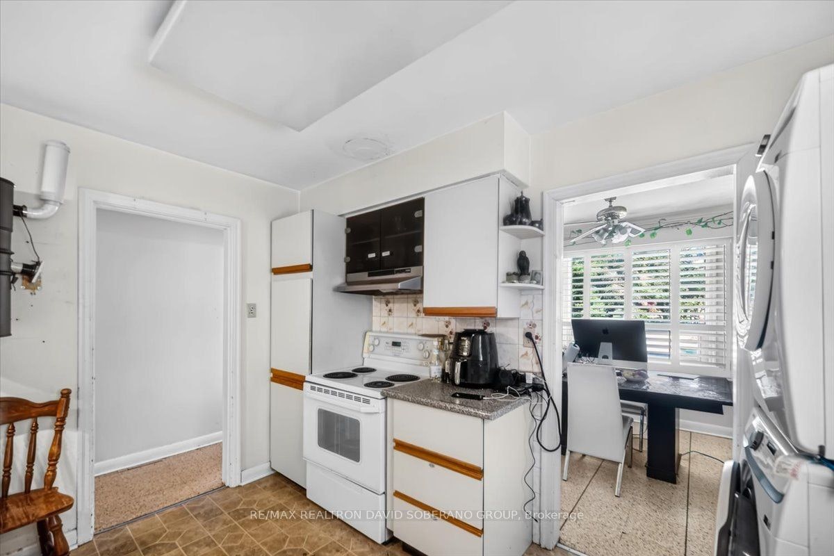 19 Wigan Crescent, Toronto, ON, M3H 3A3 - 10