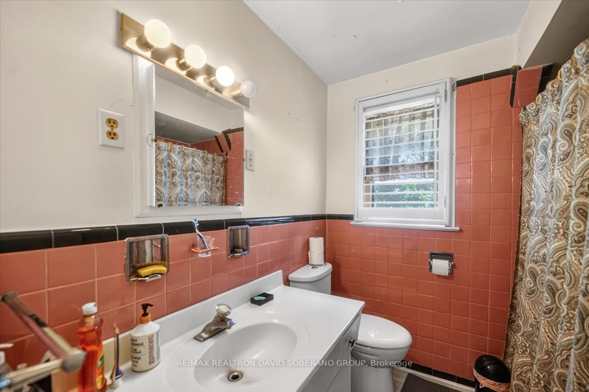 19 Wigan Crescent, Toronto, ON, M3H 3A3 - 13