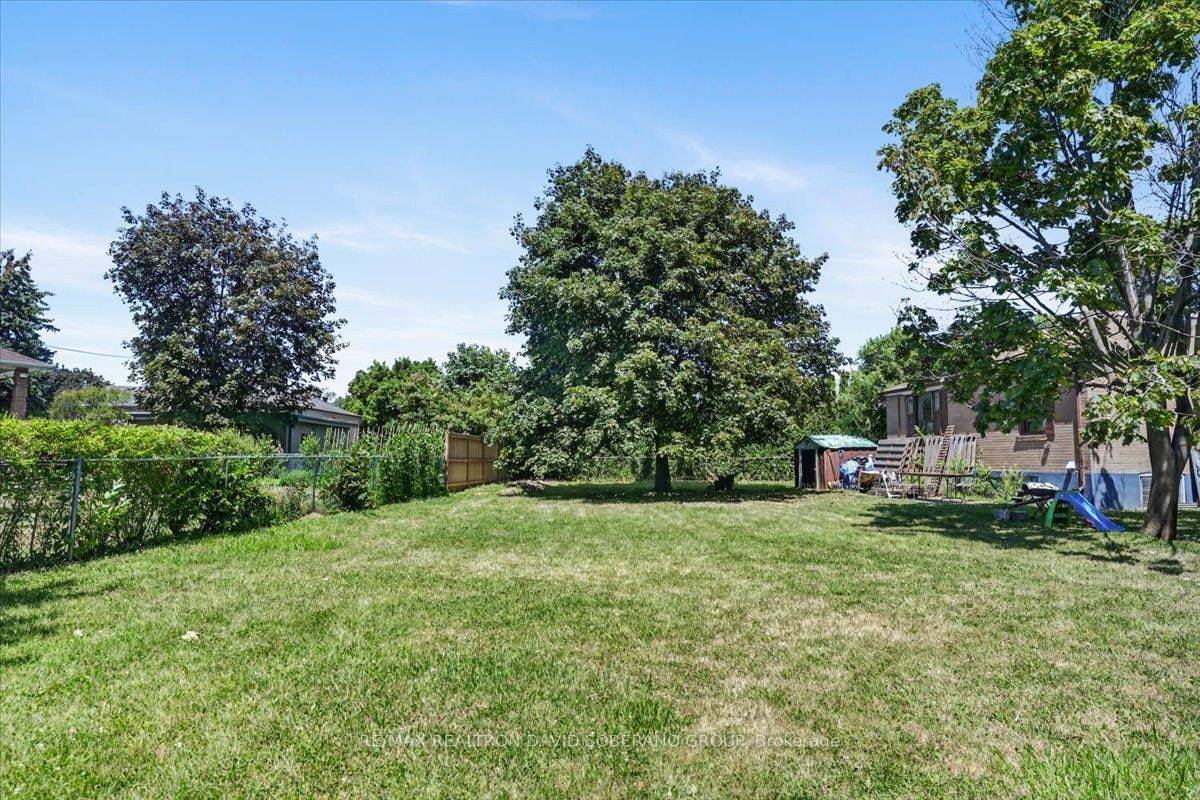 19 Wigan Crescent, Toronto, ON, M3H 3A3 - 21