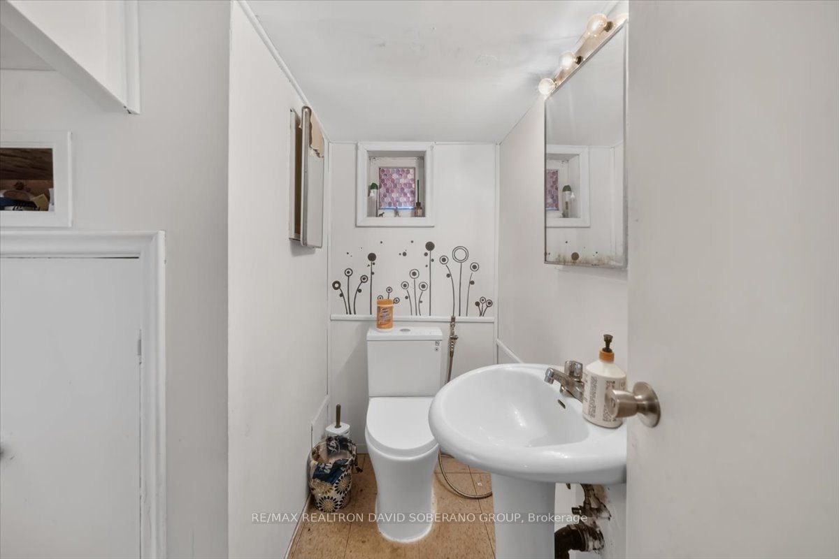 19 Wigan Crescent, Toronto, ON, M3H 3A3 - 16