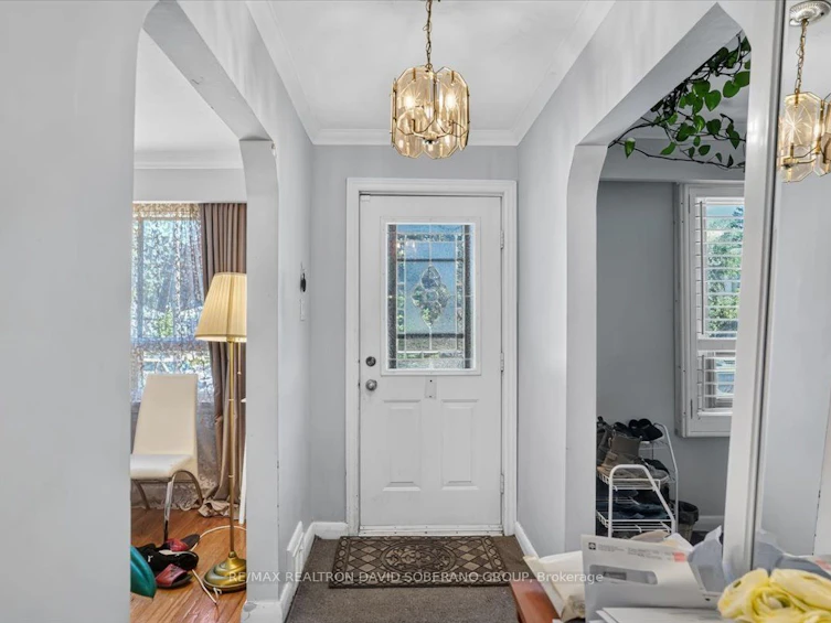 19 Wigan Crescent, Toronto, ON, M3H 3A3 - 2