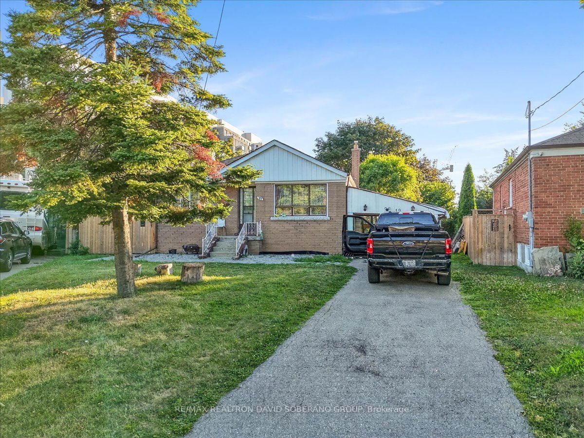 19 Wigan Crescent, Toronto, ON, M3H 3A3