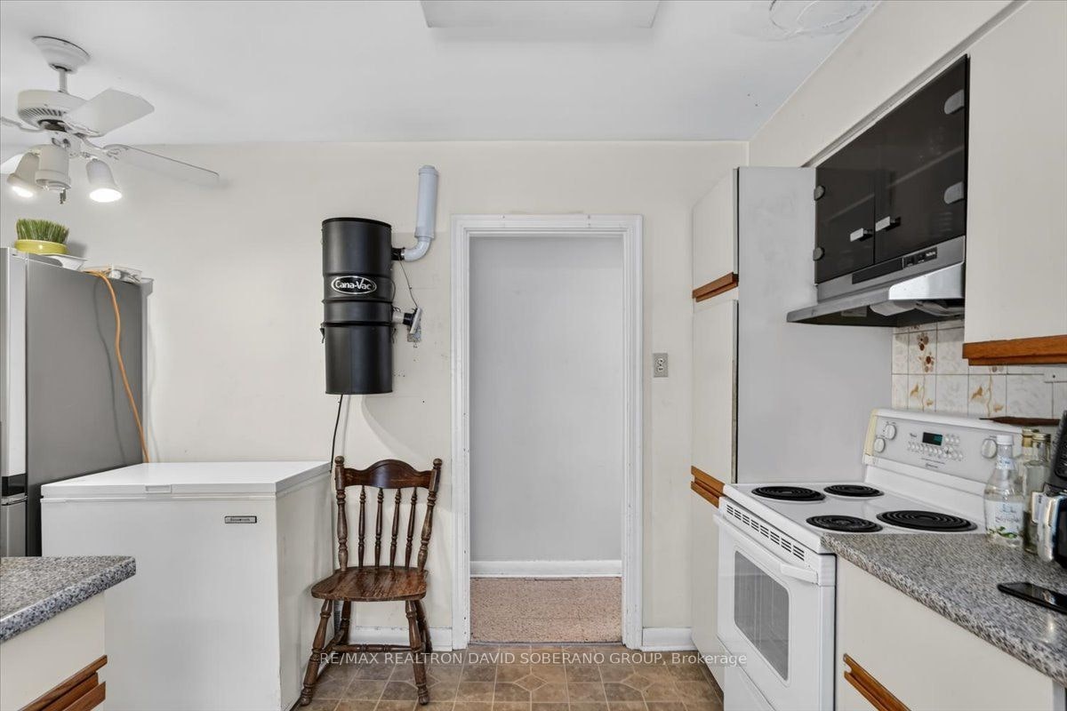 19 Wigan Crescent, Toronto, ON, M3H 3A3 - 7