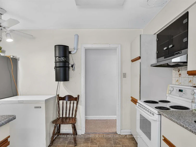 19 Wigan Crescent, Toronto, ON, M3H 3A3 - 7