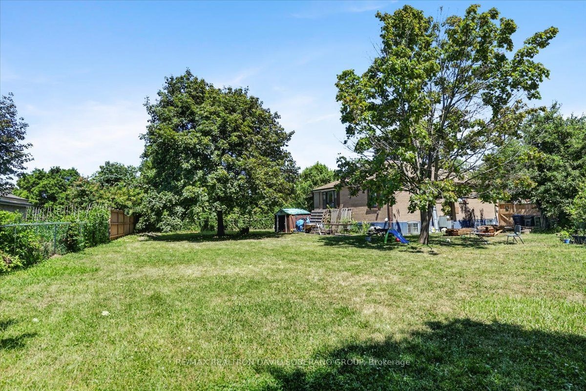 19 Wigan Crescent, Toronto, ON, M3H 3A3 - 19
