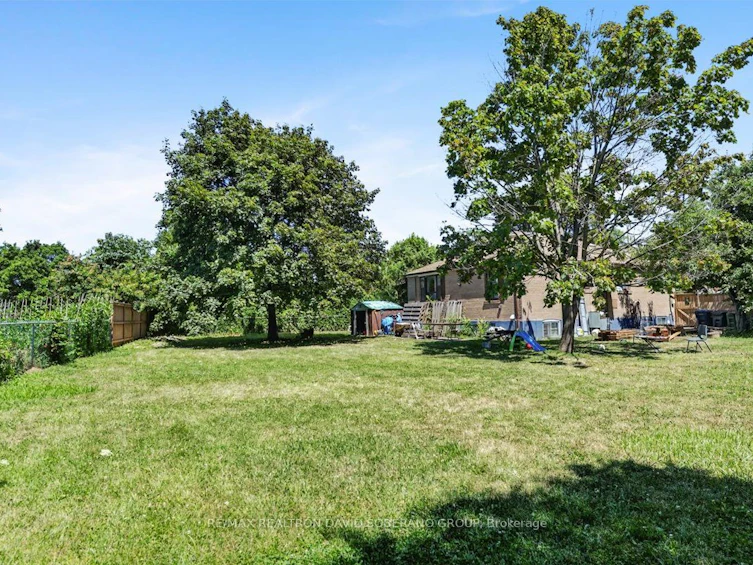 19 Wigan Crescent, Toronto, ON, M3H 3A3 - 19