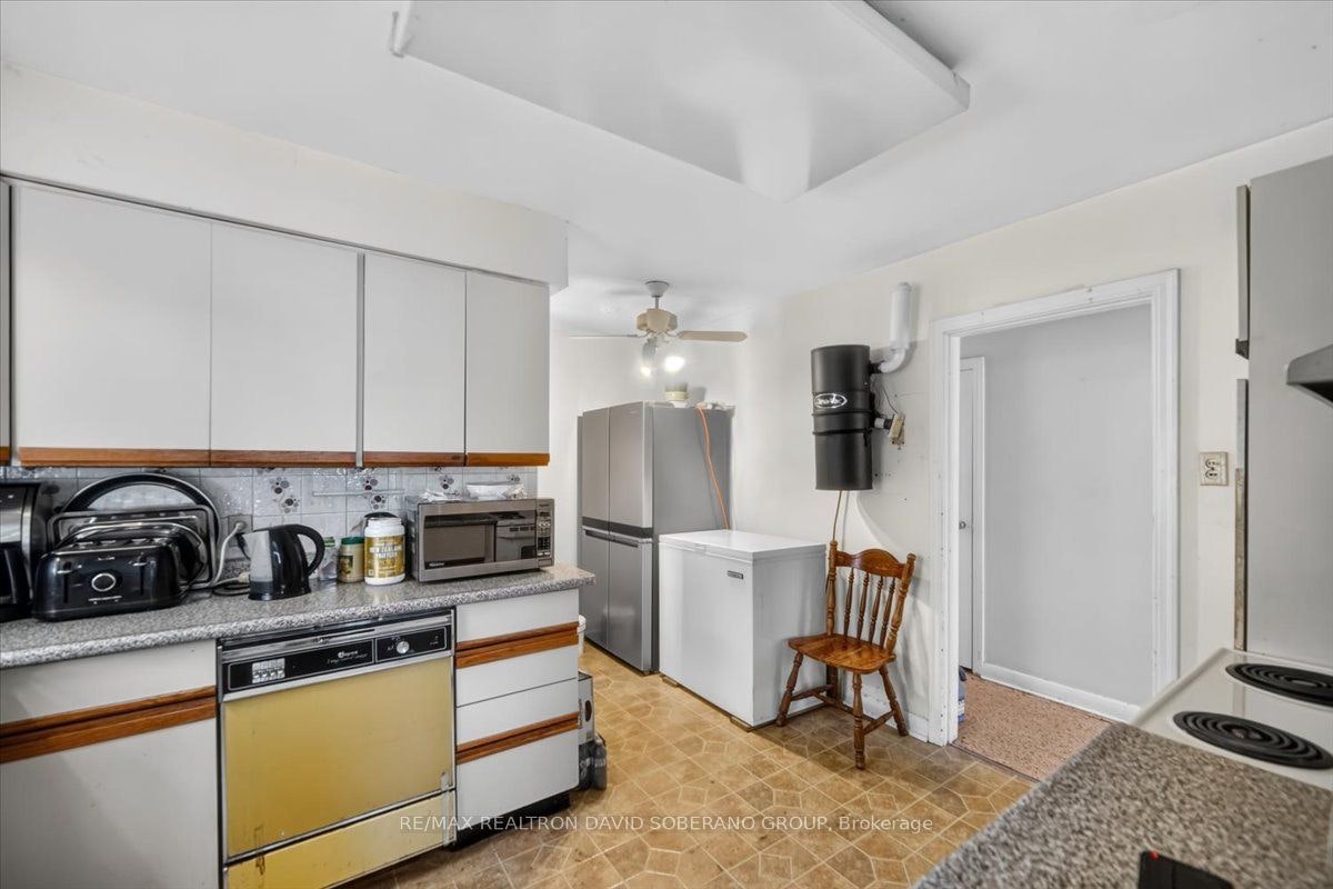 19 Wigan Crescent, Toronto, ON, M3H 3A3 - 9