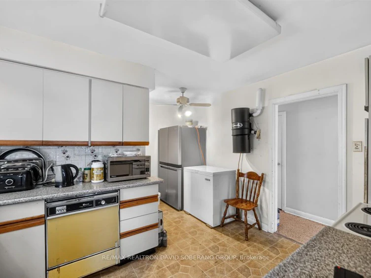 19 Wigan Crescent, Toronto, ON, M3H 3A3 - 9