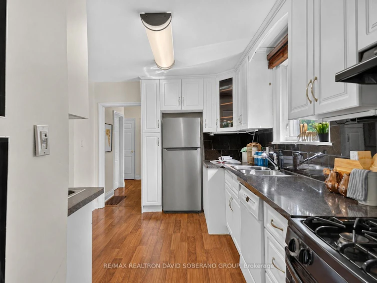 122 Mcgillivray Avenue, Toronto, ON, M5M 2Y6 - 7