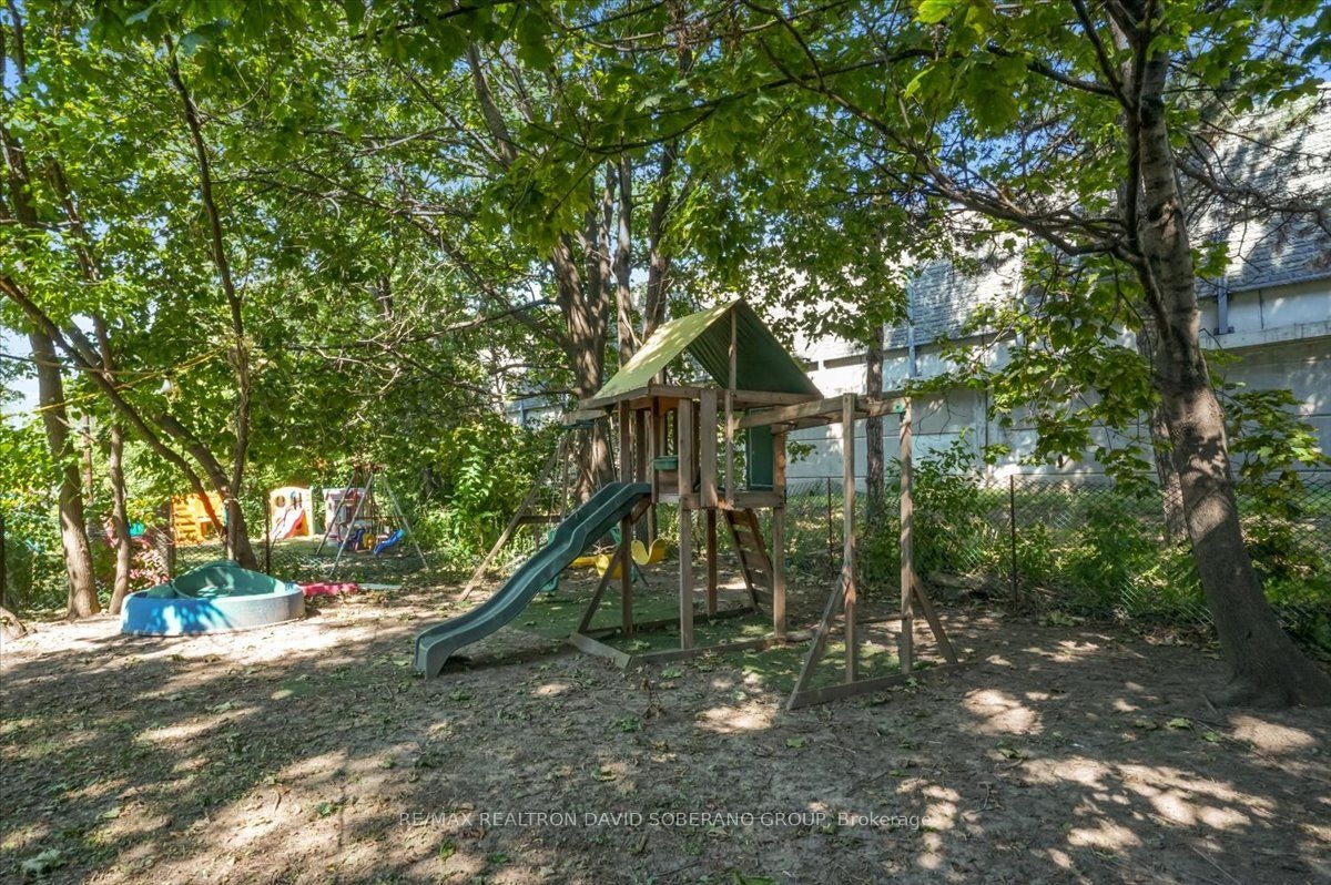 122 Mcgillivray Avenue, Toronto, ON, M5M 2Y6 - 38