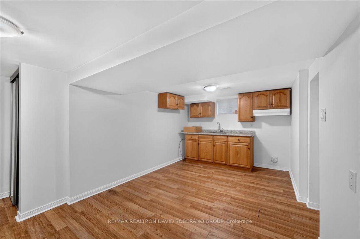 122 Mcgillivray Avenue, Toronto, ON, M5M 2Y6 - 28