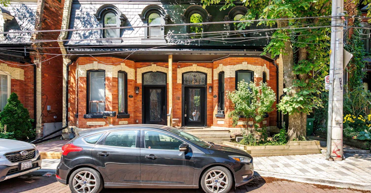 18 Draper Street, Toronto, ON, M5V 2M4