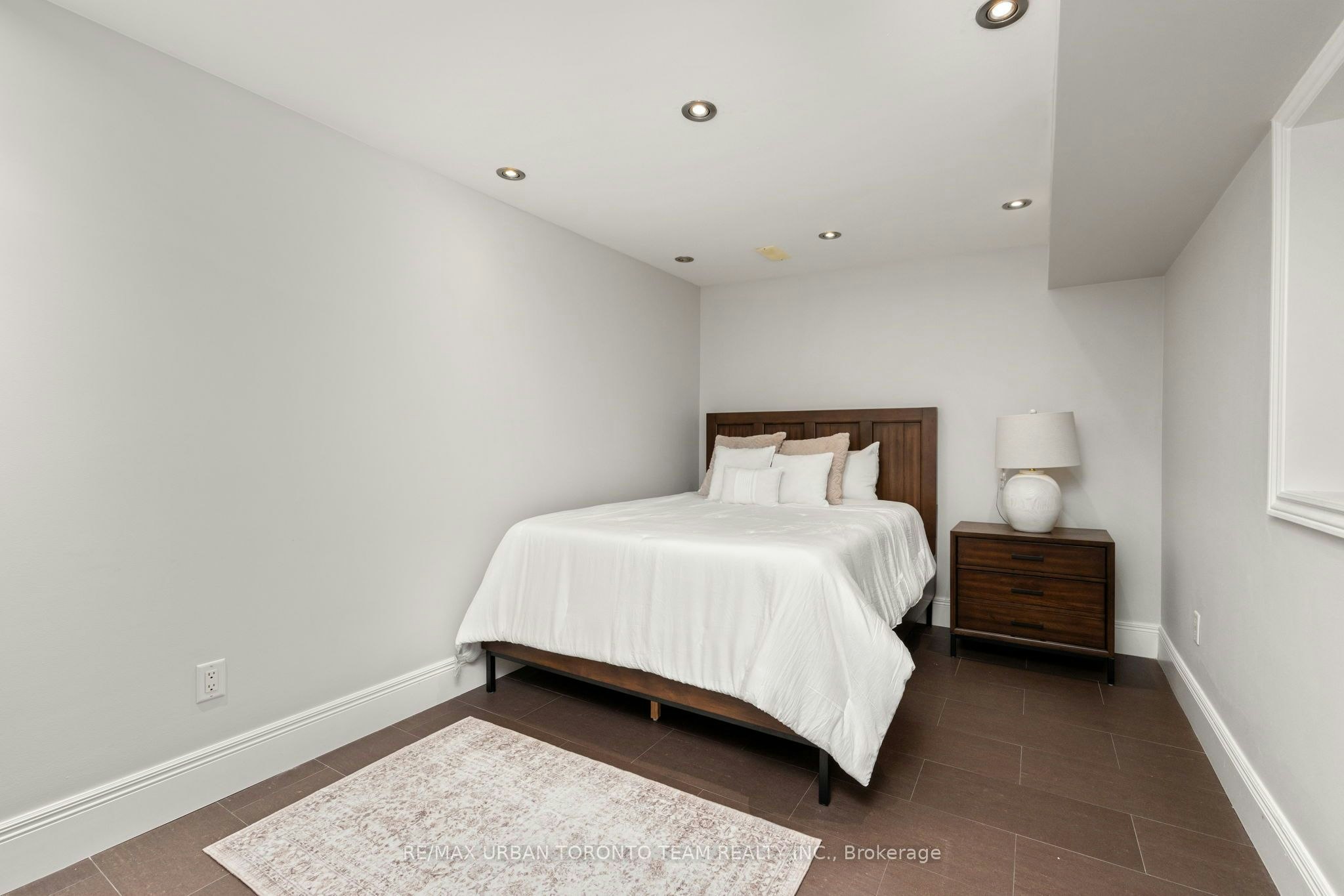 18 Draper Street, Toronto, ON, M5V 2M4 - 32