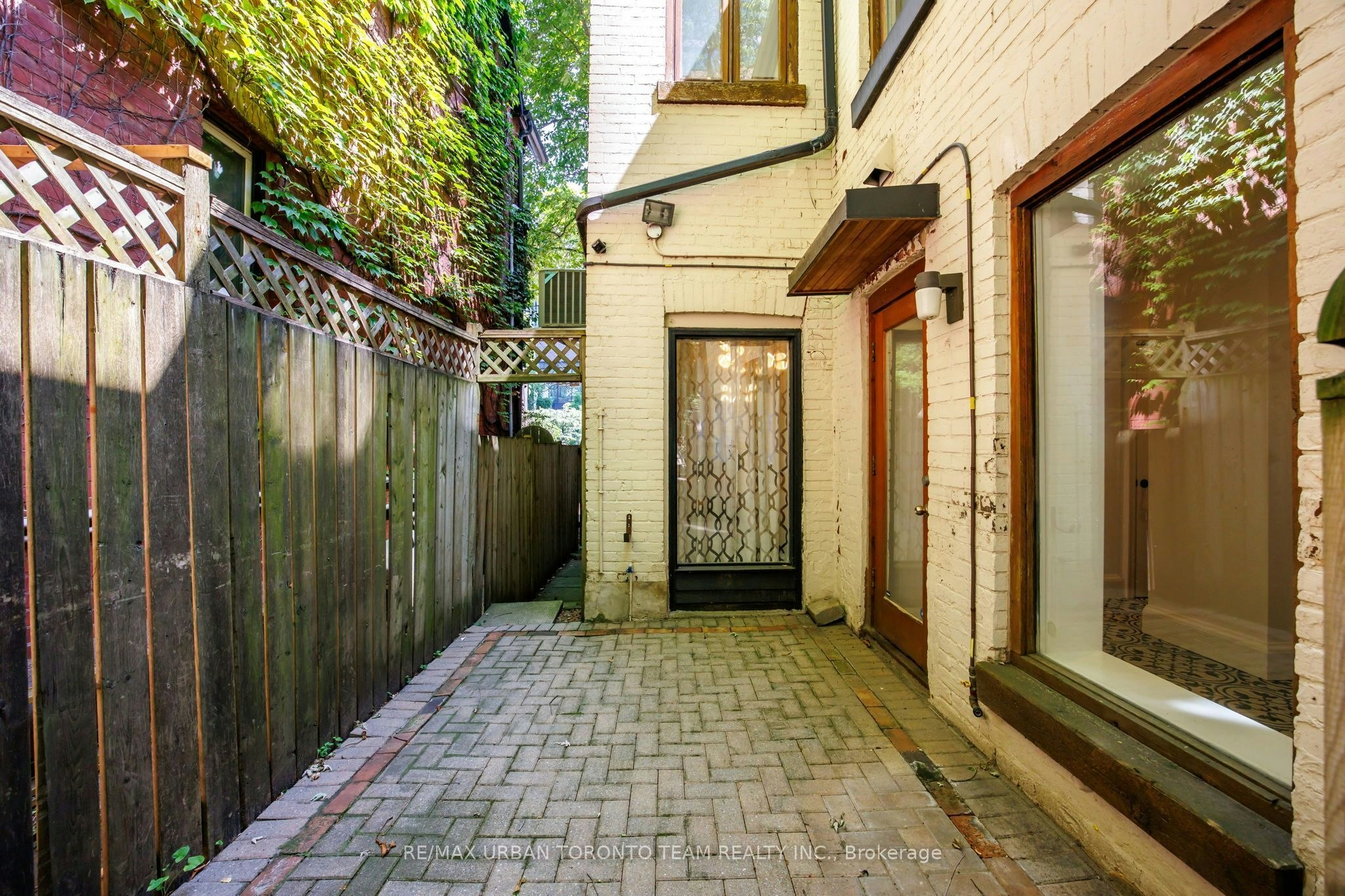 18 Draper Street, Toronto, ON, M5V 2M4 - 34