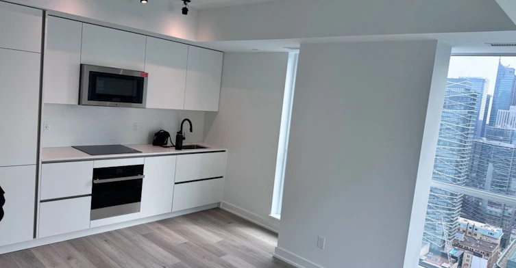 4702-327 King Street W, Toronto, ON, M5V 0W7 - 3