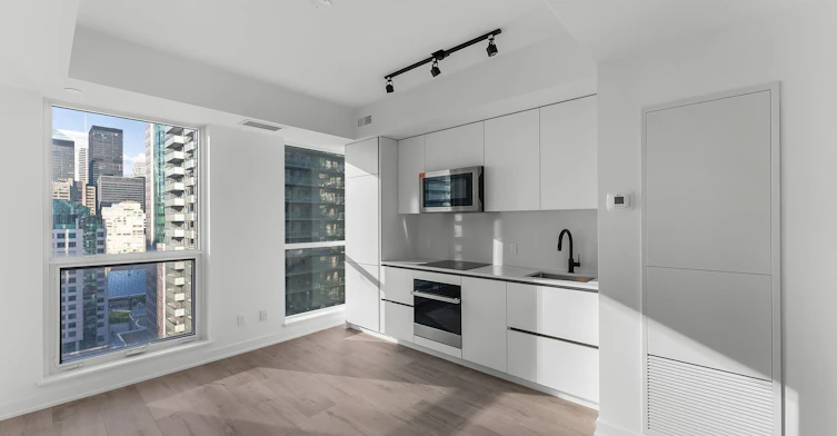 4702-327 King Street W, Toronto, ON, M5V 0W7 - 2